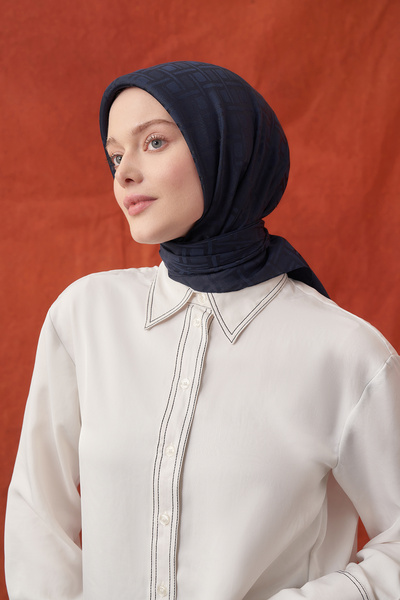 ARMANDA Италиански шал с жакардов геометричен мотив - тъмно син