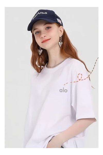 Alo Oversized White T-Shirt - Soft Cotton, Loose Fit & Minimalist Logo for Casual Street Fashion