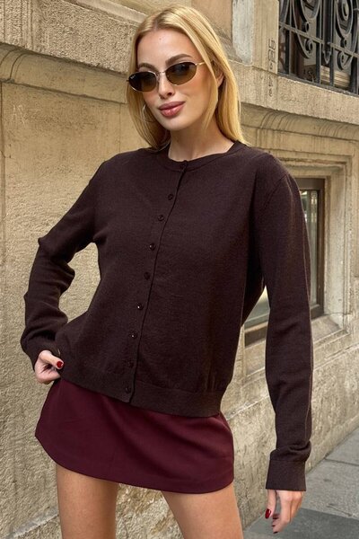 VAGGON Women's Bitter Brown Crew Neck Buttoned Knitwear Cardigan Vs01640