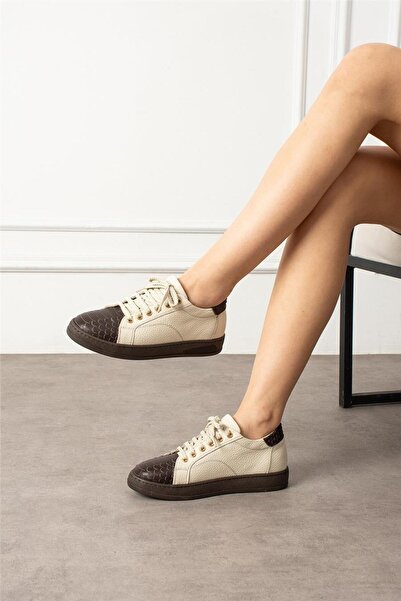 Aselin Ayakkabıları حذاء رياضي نسائي من الجلد الطبيعي باللون البيج بكعب قصير ...