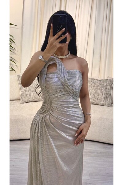 SELSAL Long one-shoulder evening dress with a shimmer