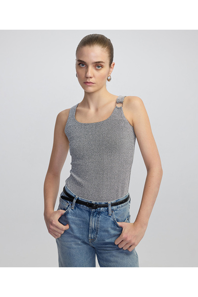 MISS IPEKYOL Asimetrik metal aksesuarlı tişört