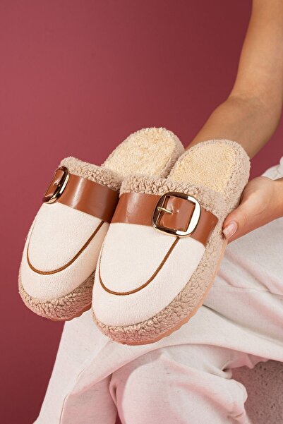 FUGA MODA Papuci de casă Puffita bej cu cataramă aurie și curea, cu detaliu d...