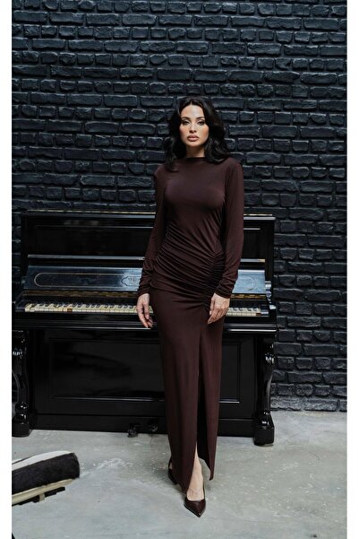 Serica Moda Kahve Önü Büzgülü Sırt Dekolteli Aksesuarlı Elbise