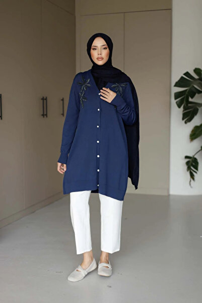 Nefise Çiçekli Düğmeli Uzun Hırka