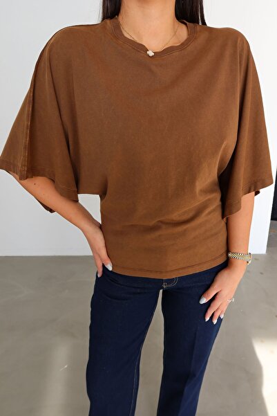 Özge Özgenç Bat Sleeve Tshirt