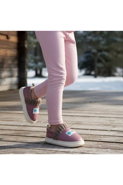 OEM Fluffy and warm slippers for children, indoors or short trips outside, C105