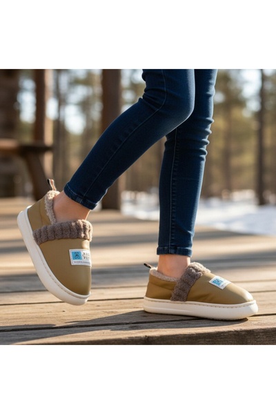 OEM Fluffy and warm slippers for children, indoors or short trips outside, C105