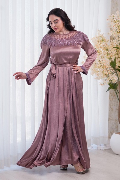 Opera Fashion فستان سهرة ساتان مطرّز بياقة فاخرة