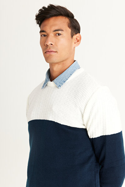 AC&Co / Altınyıldız Classics Ecru-Dark Blue Standard Fit Regular Cut Crew Neck Colorblock Patterned Knitwear Sweater