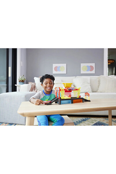 CARS Color Change Car Wash Playset with McQueen