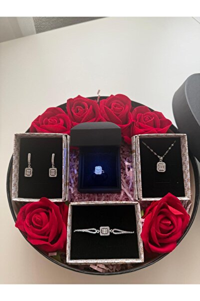HKN AVM ACCESSORİES Işıklı Kutuda baget taşlı yüzük Gül Sevgiliye Hediye Yılb...