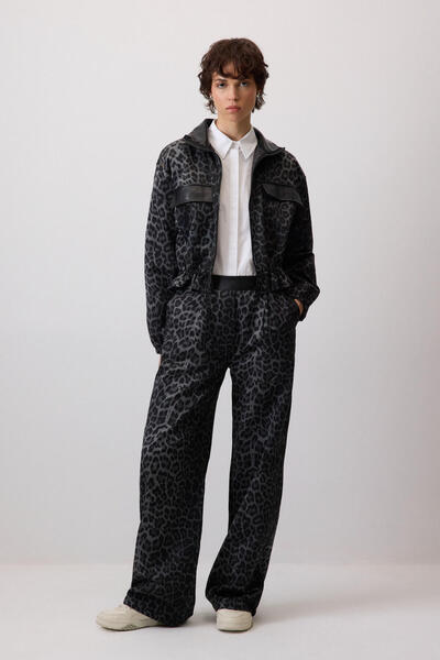 Touché Privé Leopard Printed Jacket and Pants Set