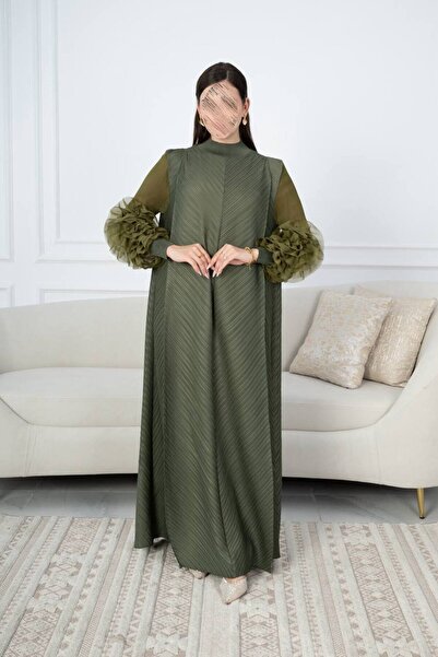 SELSAL A pleated dress decorated with ruffles