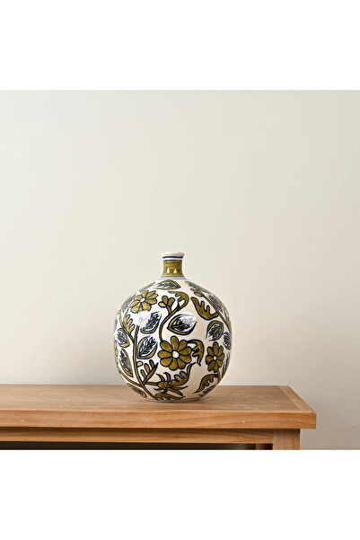 Zahr Ceramic vase with oriental patterns – elegant decorative design