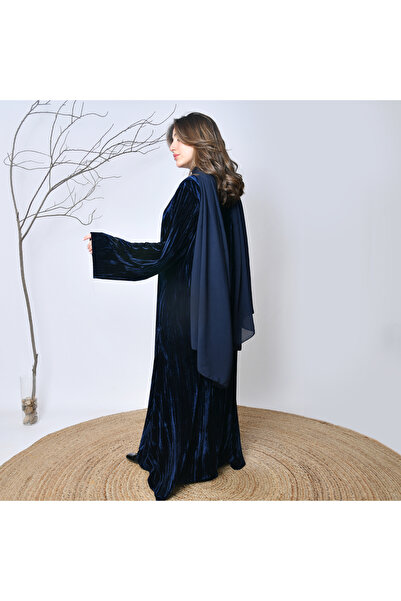 HAWRAA ABAYA Luxurious velvet abaya in dark navy blue – an elegant design for winter occasions