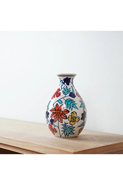 Zahr Ceramic vase with oriental patterns – elegant decorative design