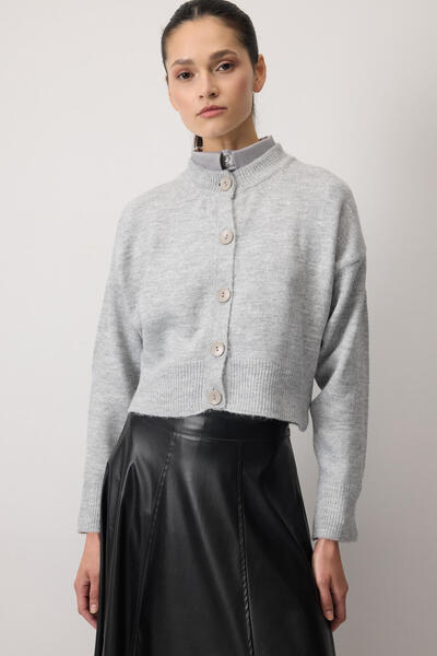 Touché Privé Buttoned Short Knit Cardigan