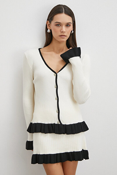 Never more Buttoned Skirt Knitwear Set with Ruffled Skirt Ecru