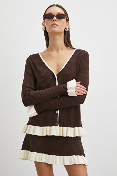 Never more Buttoned Skirt with Ruffled Skirt Knitwear Set Brown