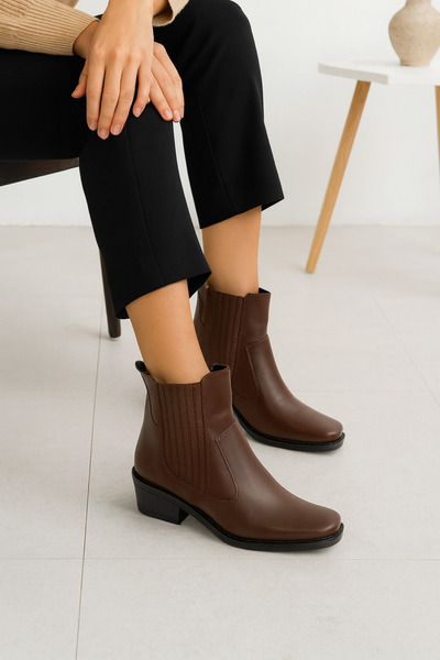 Elvessa Kadın Acı Kahve Lastikli İçi Kürklü 3 Cm Topuklu Kaymaz Taban Bot