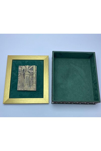 tarafluxury A plaque and box of the mihrab of the Prophet's Mosque - gold frame and green velvet
