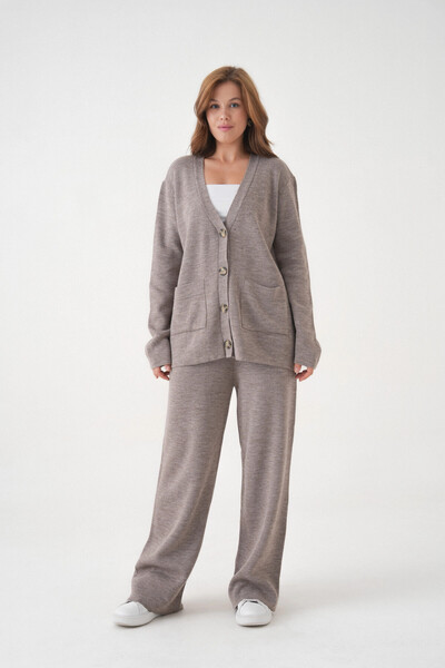 Park Karon Women's V-Neck Pocket Detail Button Closure Oversized Jacket Pants Two-Piece Knitwear Set