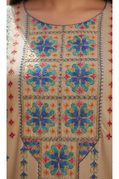 Maison Emarat Jalabiya with Intricate Embroidery and Pockets