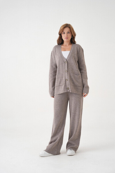 Park Karon Women's V-Neck Pocket Detail Button Closure Oversized Jacket Pants Two-Piece Knitwear Set