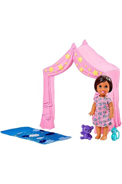 Barbie Set de joaca papusa Skipper Babysitters, sac de dormit si cort