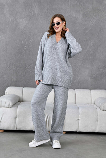 Park Karon Women's V-Neck Knit Detail Oversized Sweater Pants Two-Piece Knitwear Set