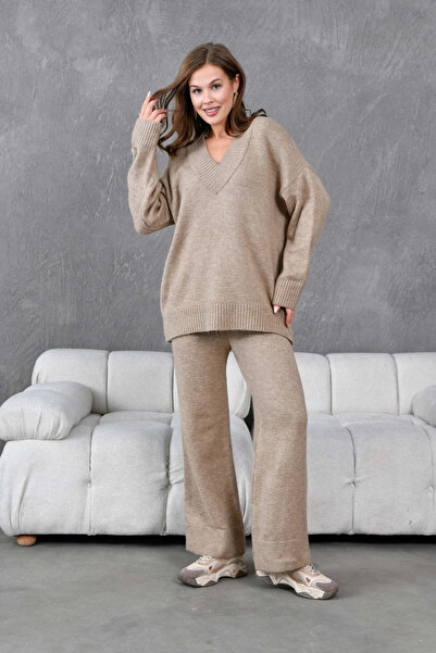 Park Karon Women's V-Neck Knit Detail Oversized Sweater Pants Two-Piece Knitwear Set