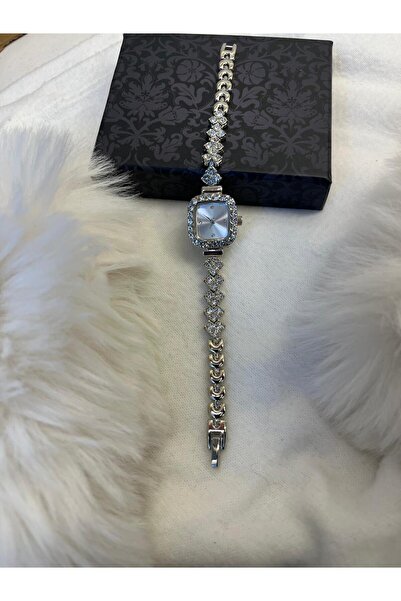 choopers GÜMÜŞ RENK KALP KORDON DETAYLI TAŞ İŞLEMELİ KOL SAATİ