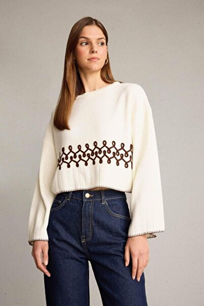 DeFacto Pulover scurt cu guler rotund și broderie G6303AX25WN