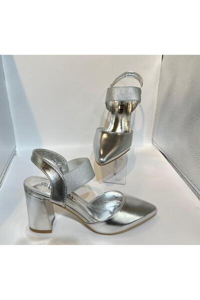 Btr Women's sandals with a wide, comfortable heel, two-tone leather, and elastic at the wrist.