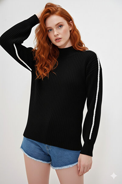 ikomteks Elegant Women's Knitwear Sweater with Stripe on the Sleeve