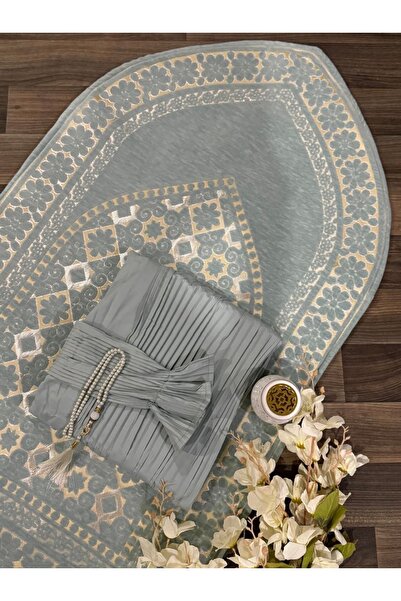 STAYILK DRESSES A stylish and serene prayer set consisting of a prayer sheet and a prayer mat.