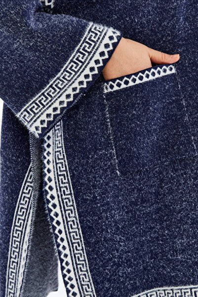 Laden Women's Very Thick Knitwear Plus Size Long Sleeve Winter Mother Long Cardigan