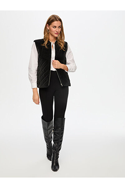 Faik Sönmez Sim Şerit Detaylı Kadife Görünümlü Kapitone Yelek W26KYL002
