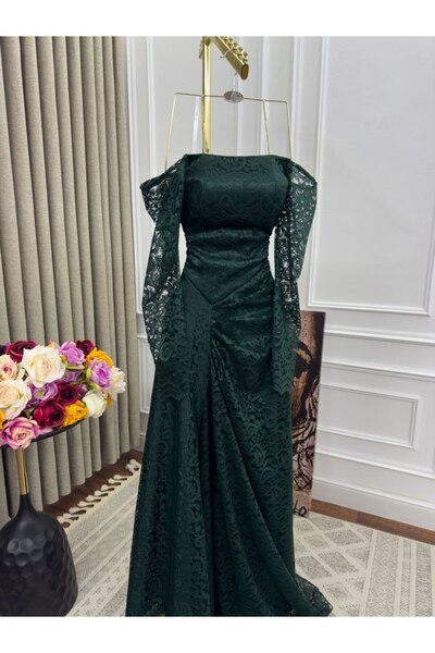 diarafashionsa Dima's dress is dark green