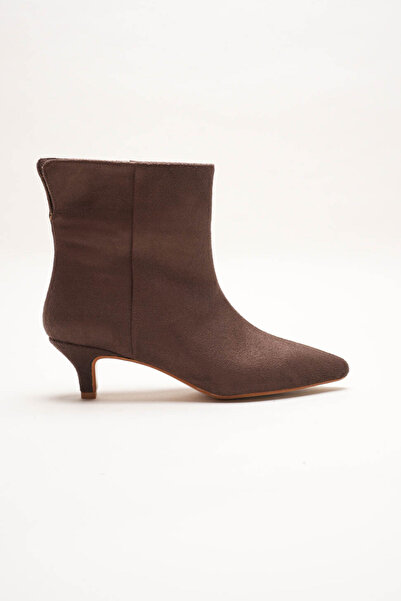 Lizzu أحذية نسائية ذات مظهر جلد الغزال البني بكعب قصير ومقدمة مدببة وطول للكاحل