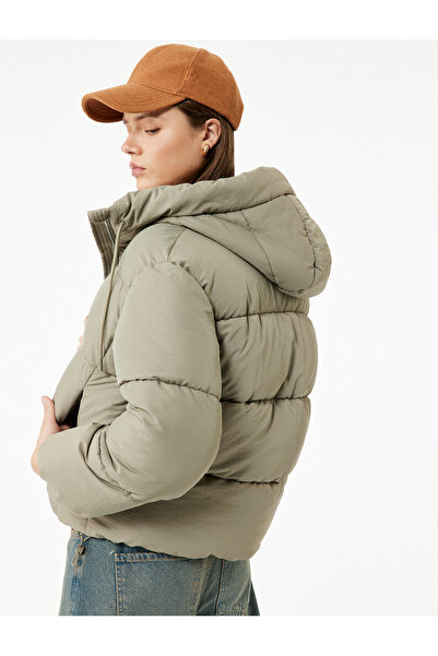 Koton Άνετο παλτό με φερμουάρ με κουκούλα καπιτονέ ψηλός λαιμός φουσκωτό παλτό