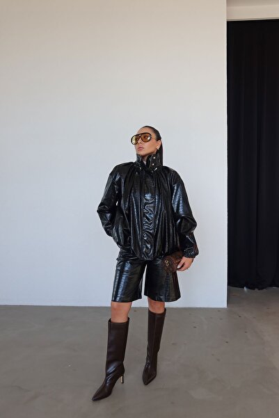 Özge Özgenç Шорти зі зміїним принтом