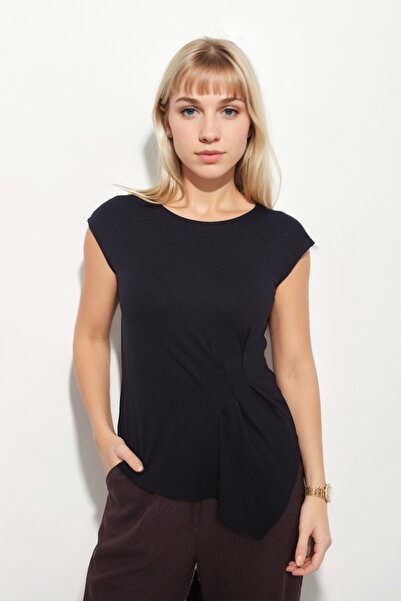 Vitrin Önü Büzgü Detaylı Kısa Kol Bluz