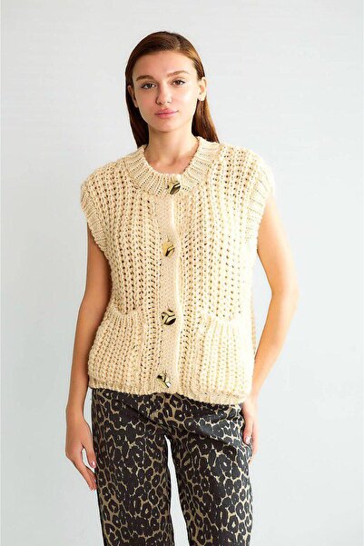 Lavanta Tekstil Crew Neck Soft Textured Gold Button Detailed Pocketed Knitwear Vest