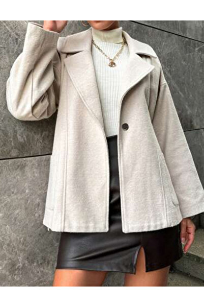 Sheya Shein short coat, cream