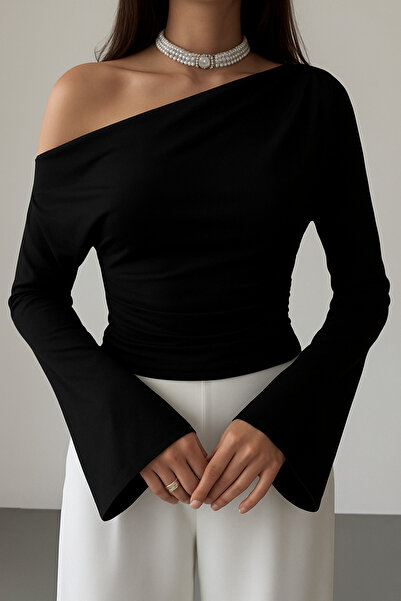 BLUE STREET تي شيرت نسائي ذو قصة ضيقة وأكمام واسعة غير متماثلة على الكتف