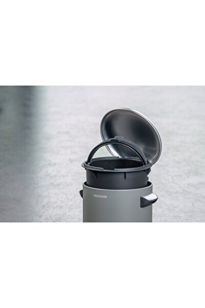 FACKELMANN PARIS 3L waste bin, with pedal for office or bathroom