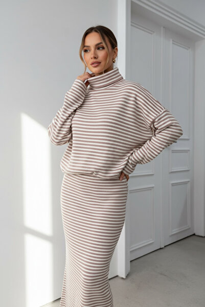 NEWCO High-Necked Striped Oversized Skirt & Sweat Double Knitwear Set