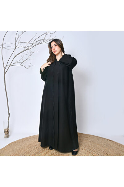 HAWRAA ABAYA عباية شتوية سوداء بتصميم مموج أنيق – إطلالة عملية من عبايات حوراء